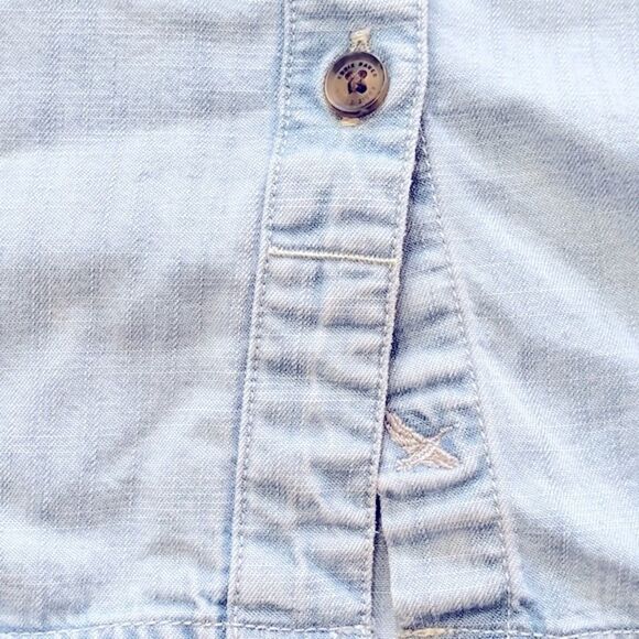 Eddie Bauer Light Denim Button Down Long Sleeve Top Size Small - Picture 8 of 15